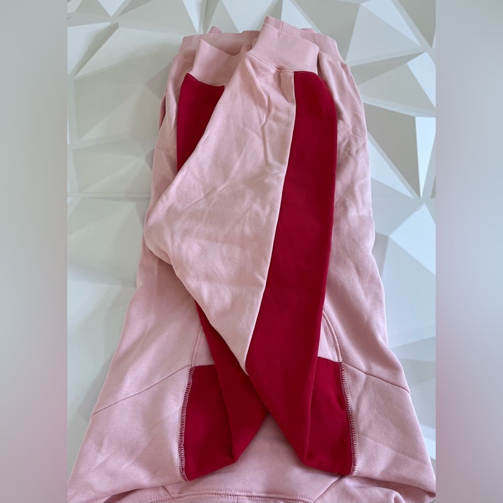 RARE Just Ape Studios Season 1
"Split" Hoodie - Pink/Red - Limited
Web3 Merch - Picture 14 of 17